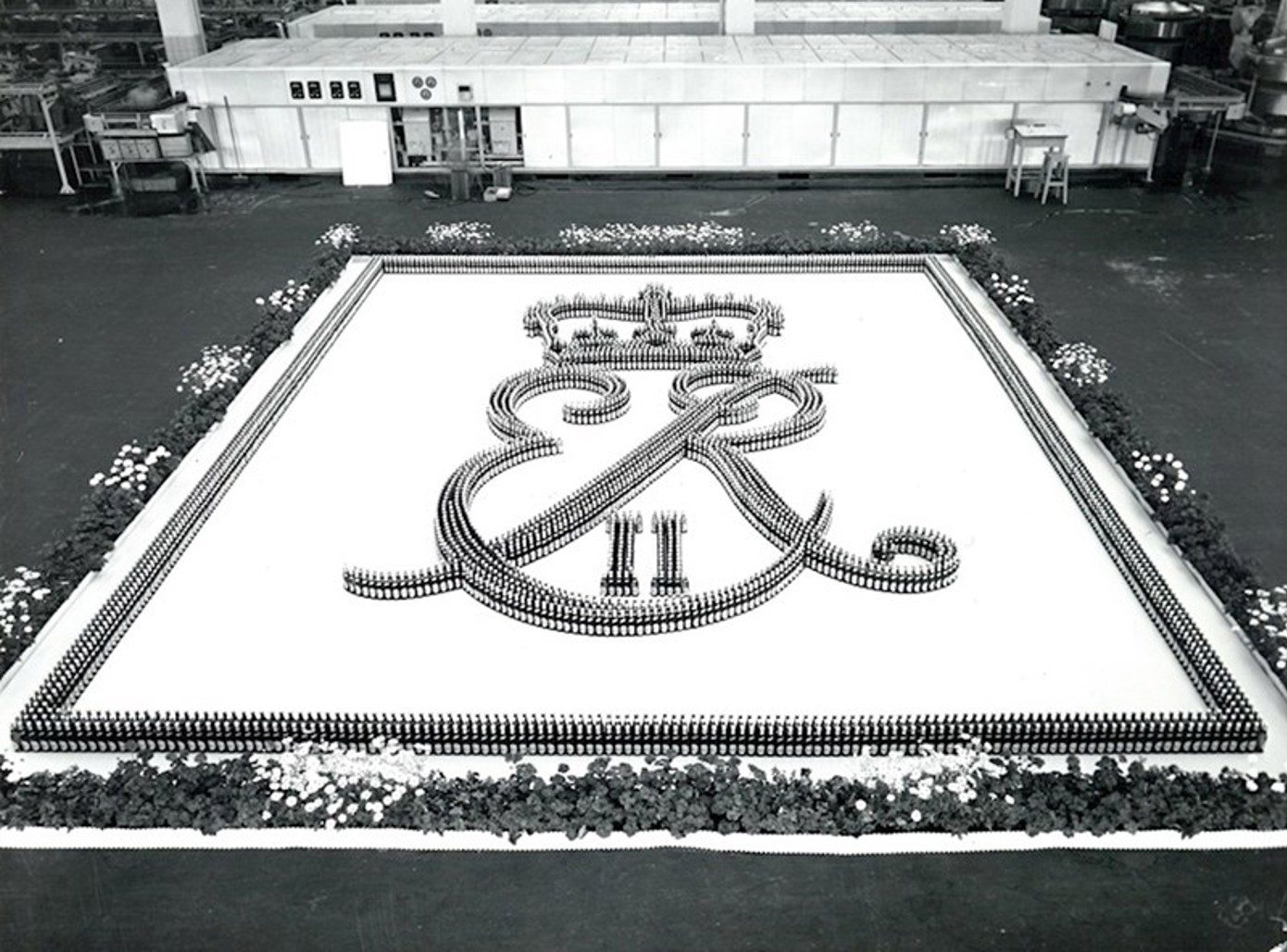 The royal cipher in an unusual setting at the brewery in Copenhagen. Here you see nearly 5000 gold-topped bottles arranged to form the royal cipher E.R.I.I.